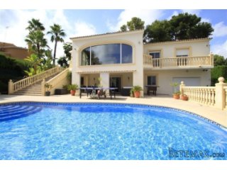 This lovely south facing property is situated in one of the..