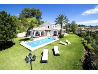 This fabulous finca sits on a plot of 20,500m2 and is..