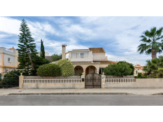 3 Bedrooms - Villa - Alicante - For Sale
