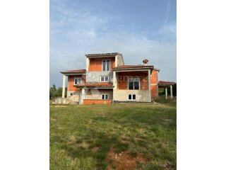 Kuća sa potencijalom na osami 3650 m2 okućnice
