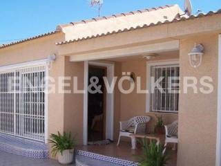 OPPORTUNITY!! HOUSE IN LOS BALCONES