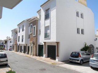 2 Bedroom Middle Floor Apartment