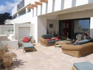 PENTHOUSE IN EAST MARBELLA FOR SALE