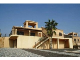 * LUXURY 4 BED, 4 BATH DETACHED VILLA &..