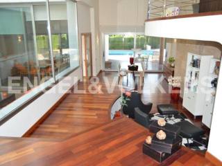 LUXURIOUS VILLA IN LOS BALCONES