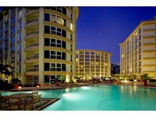 City Garden: chic 1-bedroom condo at..