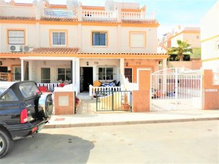 Well Presented 2/3 Bedrooms Townhouse..