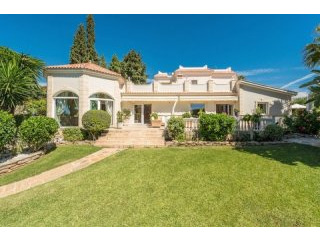5 Bedrooms - Villa - Malaga - For Sale