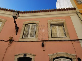 Historical T1 Lisbon apartment for..