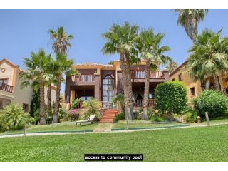Villa for sale in Golden Mile..