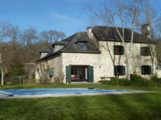 Pretty Stone House In Peaceful Village..