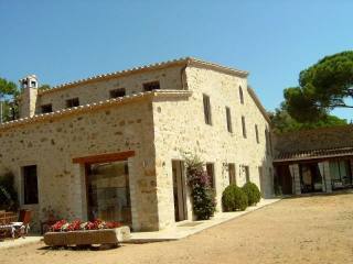 5 Bedrooms - Finca - Girona - For Sale