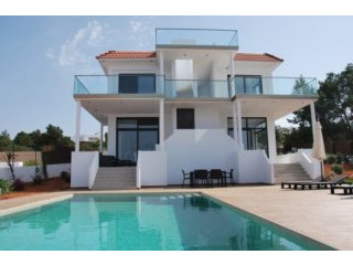 High quality built property near the..