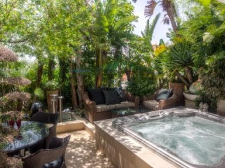 Luxury Living with Sea View close to..