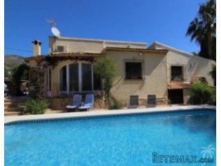 Charming detached villa on a flat plot in a quiet..