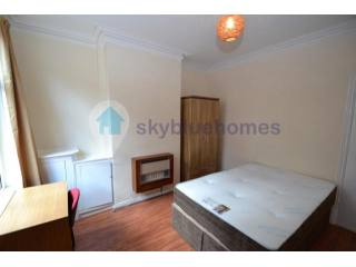 House - STUDENT LET 2015/2016. A 4 bed..