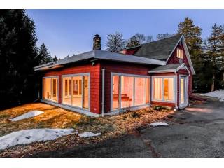 4 bedroom Residence For Sale: North..