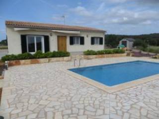 Campos, finca constructed all on ground..