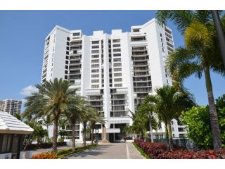 2 bedroom Flat For Sale: 300 Three..