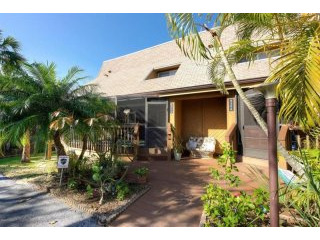 3 bedroom Flat For Sale: 6310 Treetop..