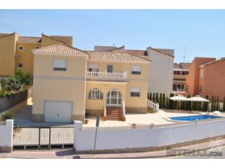This fantastic villa is located in a luxurious villa..