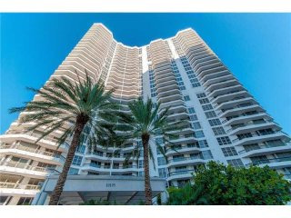 2 bedroom Flat For Sale: 19195 NE 36 CT..