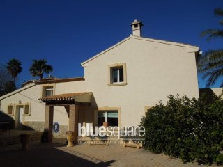 Substantial 5 Bedroom Detached Villa..