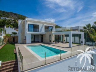 Modern new build villa just finished, in a peaceful..