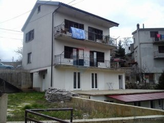 Matulji, Trinajstići samostojeća kuća sa 4 stana