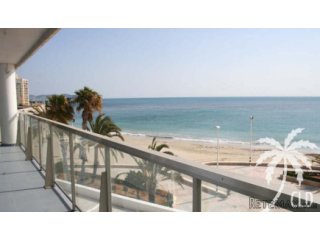 Beachfront apartment in Calpe, at levante beach. With 3..