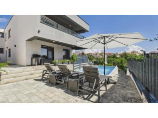 Istra, Medulin - luksuzna vila sa tri apartmana