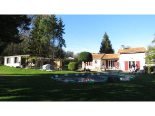 Gorgeous bungalow with gite and heated..