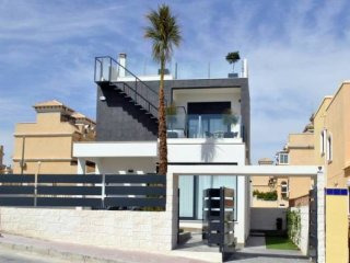 4 Bedroom 3 Bathroom Villa In..