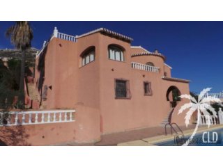 Traditional style villa built on a large plot of 968m2 on..