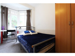 Single with double bed near Brent Cross..