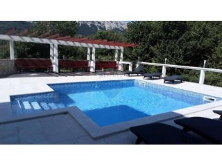 Baška - četiri nove kuće u nizu, 320m2, bazen