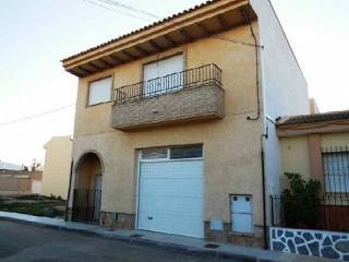 VERY SPACIOUS 3 BED TOWNHOUSE
