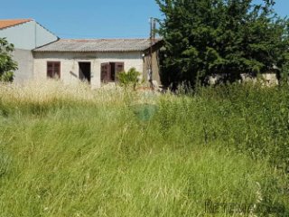 Kuća i građevinsko zemljište