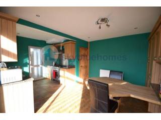 House - This is a FANTASTIC 3 bedroom..