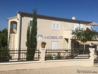Šibenik, Vodice, 3 apartmana+suteren, vrt, parking mjesta