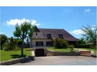 *Immaculate 5 bed-roomed house with..