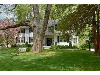 4 bedroom House For Sale: 14 Pine Lane..
