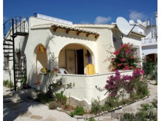 Two bedroom bungalow built in 2000 on a flat plot in Cumbre..