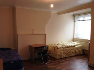 Double room, Zone 1, Aldgate East..