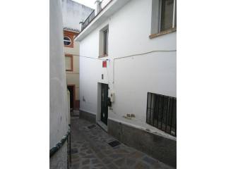 Town House - Townhouse located in a a..
