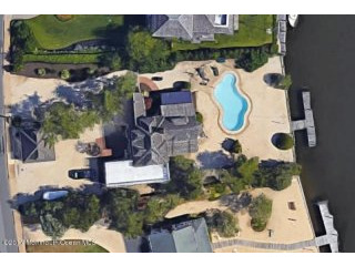 4 bedroom Detached House For Sale: 955..