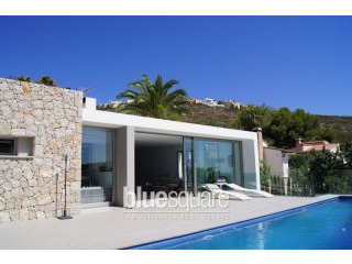 Stunning modern villa with gorgeous sea..