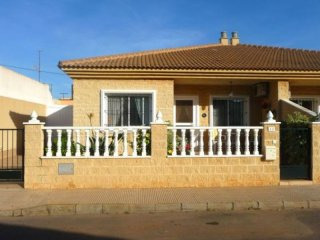 Bungalow for sale in Los Nietos