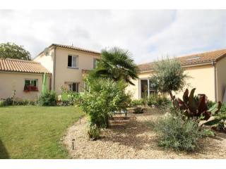 5 bedroom House For Sale: 86130 ENTRE..