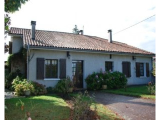 Spacious, well presented village house..